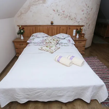 Wynajem Pokoi, Przy Moscie *
